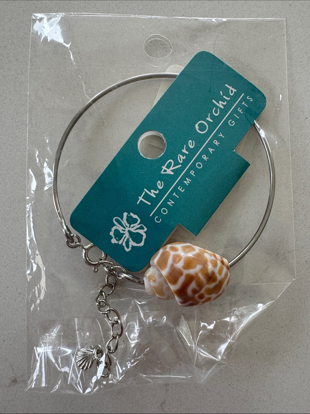 The Rare Orchid Silver Bangle with Shell Charm - White & Tan